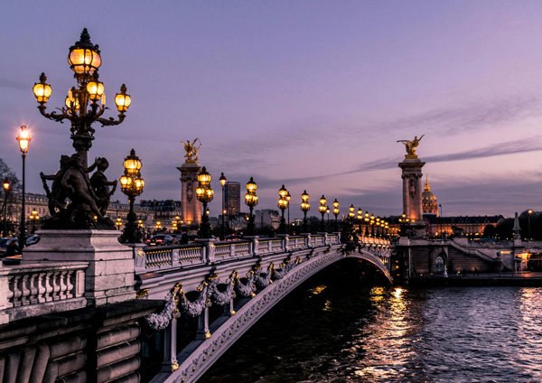 Ponte Alexandre III, parte dos passeios em Paris.