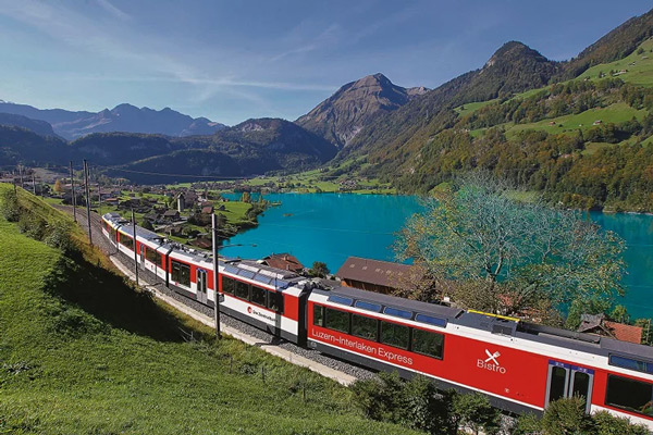 Trem panorâmico pela Suíça GoldenPass Line.