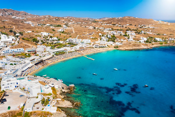 Praia de Platis Gialos.