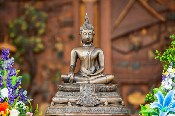 Estátua de buda, uma das religiões que estão relacionadas ao festival das lanternas em Chiang Mai, na Tailândia.