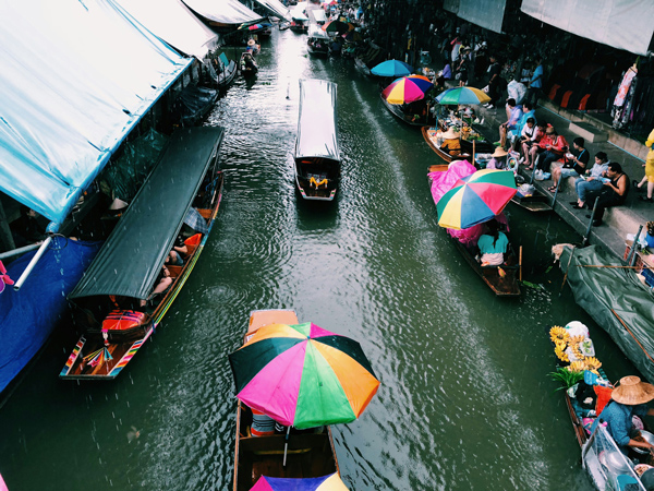 Floating markets no festival da Tailândia.