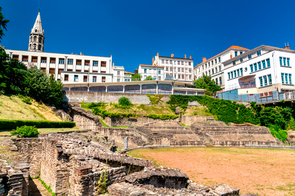 Imagem das ruínas do Amphithéâtre des Trois Gaules em Lyon.