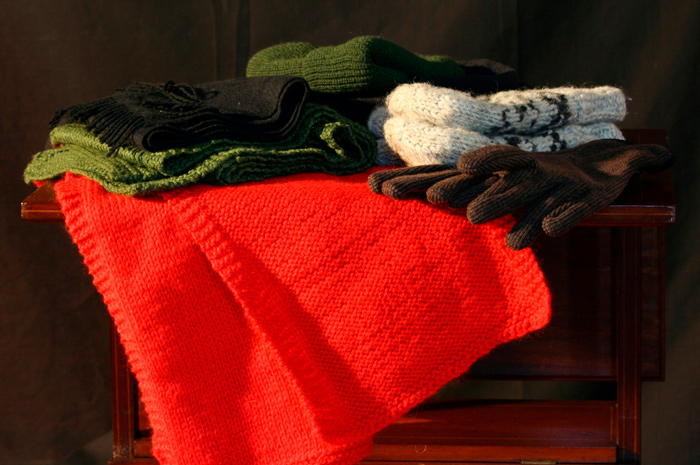 Acessórios para levar em mala de inverno: luva térmica, cachecol, touca e outras roupas para frio intenso.