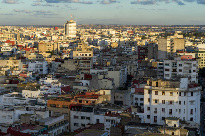 Vista panorâmica de Casablanca ao entardecer, cidade onde está localizado o icônico Rick’s Cafe em Casablanca, um dos principais pontos turísticos inspirados no filme clássico.