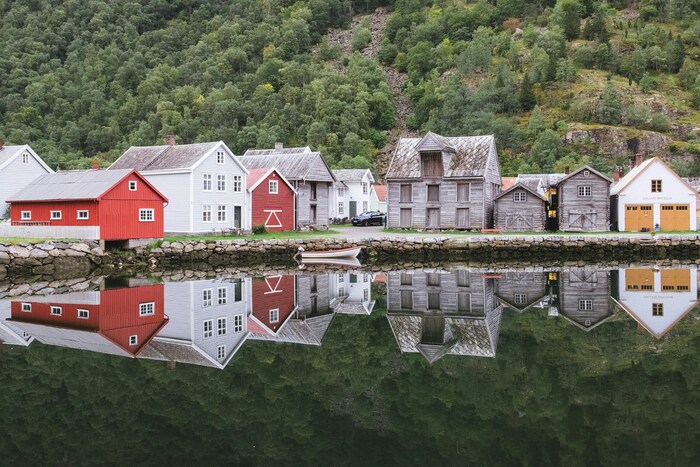 Várias casas características em Sognefjord