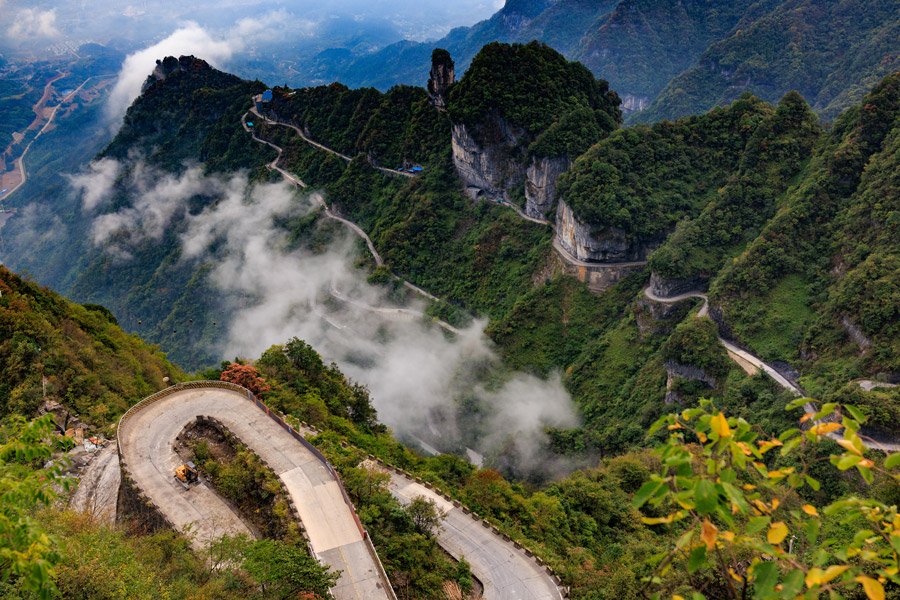 Estrada das 99 curvas na China, vista mais próxima.